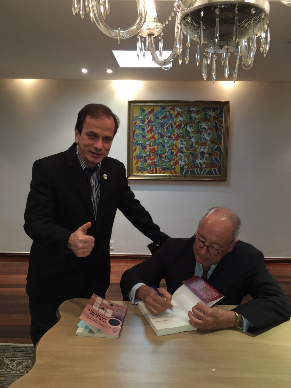 Irapuan Costa Júnior lança dois livros no Palácio das Esmeraldas