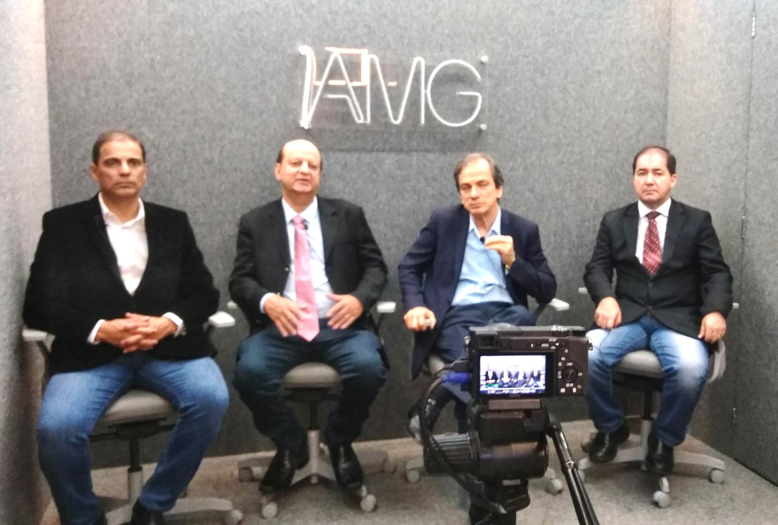 21/04/2024, Live sobre cirurgia avançada em medicina fetal com a organização do Hospital das Clínicas da UFG pelo seu histórico de hospital universitário. Feito no estúdio da AMG(Associação Médica de Goiás). Logo após uma confraternização, entre os conferencistas presentes, Prof. livre docente Dr. Waldemar Naves do Amaral, Prof. Dr. Washington Luiz , Prof. Dr. José Garcia e Prof. Dr. Paulo Ronaldo…