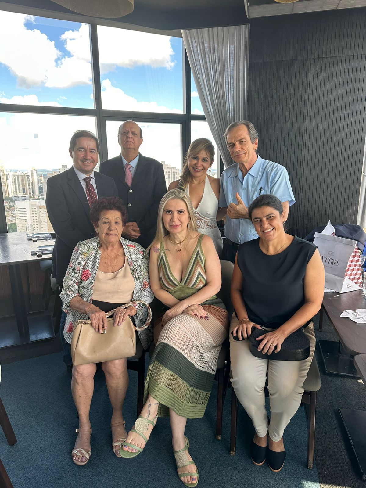 21/04/2024, Live sobre cirurgia avançada em medicina fetal com a organização do Hospital das Clínicas da UFG pelo seu histórico de hospital universitário. Feito no estúdio da AMG(Associação Médica de Goiás). Logo após uma confraternização, entre os conferencistas presentes, Prof. livre docente Dr. Waldemar Naves do Amaral, Prof. Dr. Washington Luiz , Prof. Dr. José Garcia e Prof. Dr. Paulo Ronaldo…