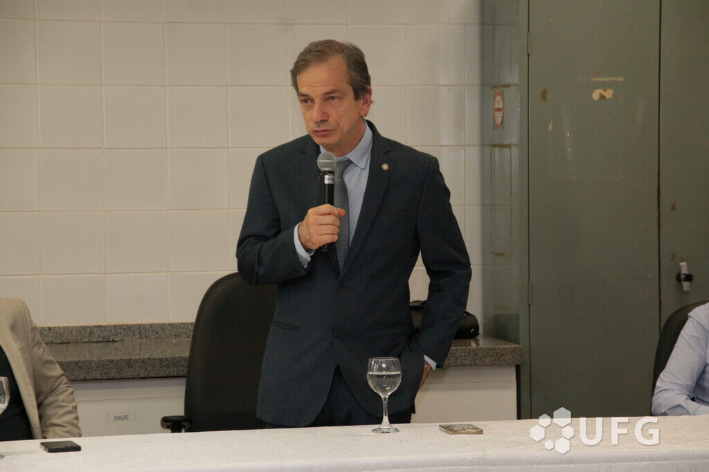 Participação em bancas examinadoras e comissões julgadoras